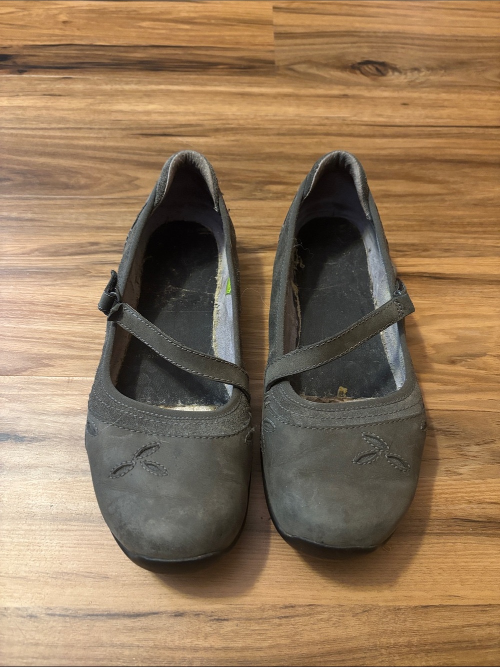 Ahnu Women's Charcoal Gray Cross-Strap Ballet Flats